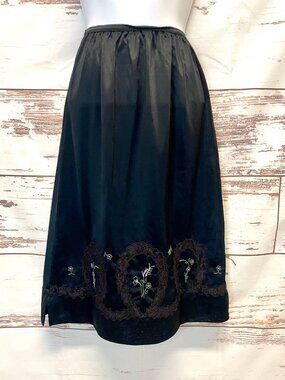 Vintage Chelsea nylon lace inlay embroidered slip skirt